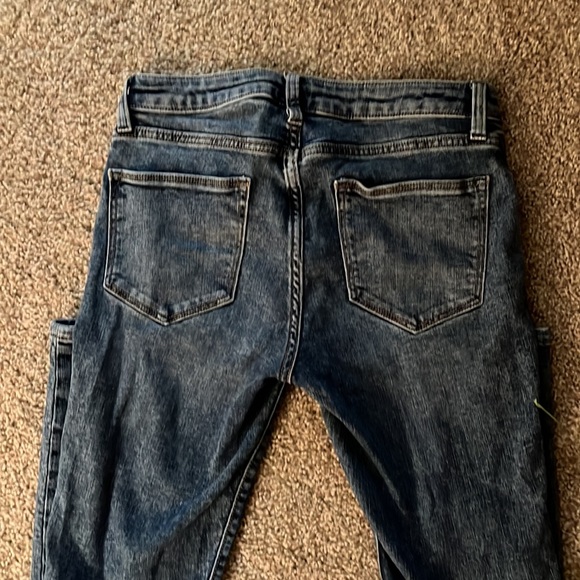 Distressed button-up jeans - Picture 3 of 3